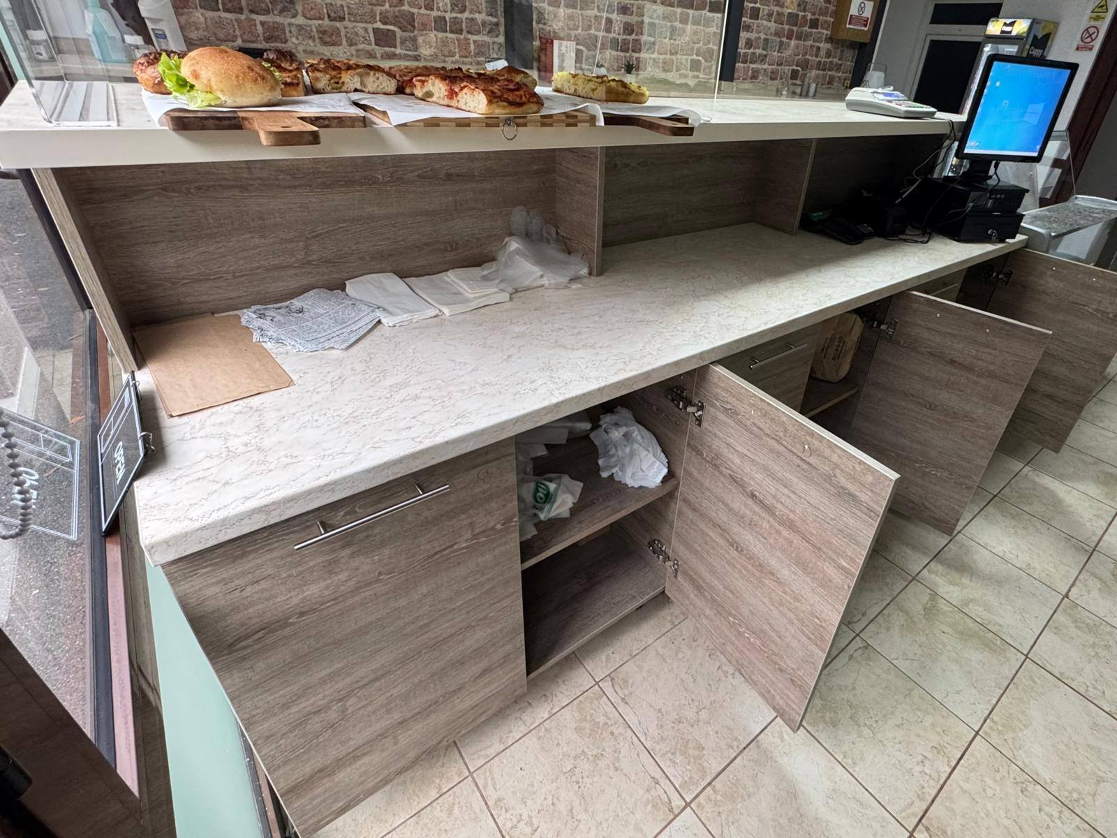 Mobilier comercial pentru fast-food, pizzerie, cafenea sau restaurant – tejghea profesionala cu spatii depozitare