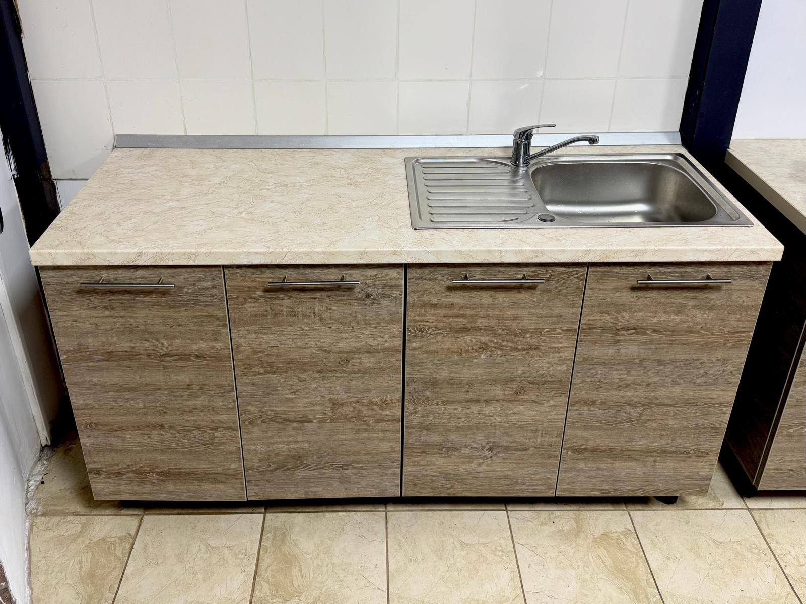 Mobilier HoReCa cu chiuveta incorporata si blat de lucru – ideal pentru fast-food, bakery sau restaurant