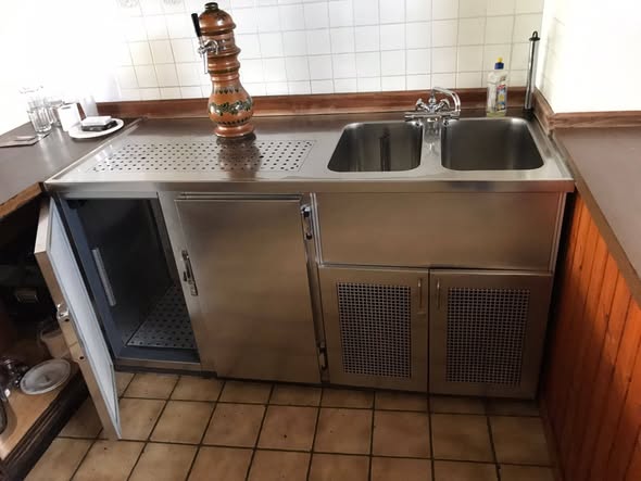 Statie bar profesionala inox cu frigider incorporat si chiuveta dubla – echipament complet HoReCa