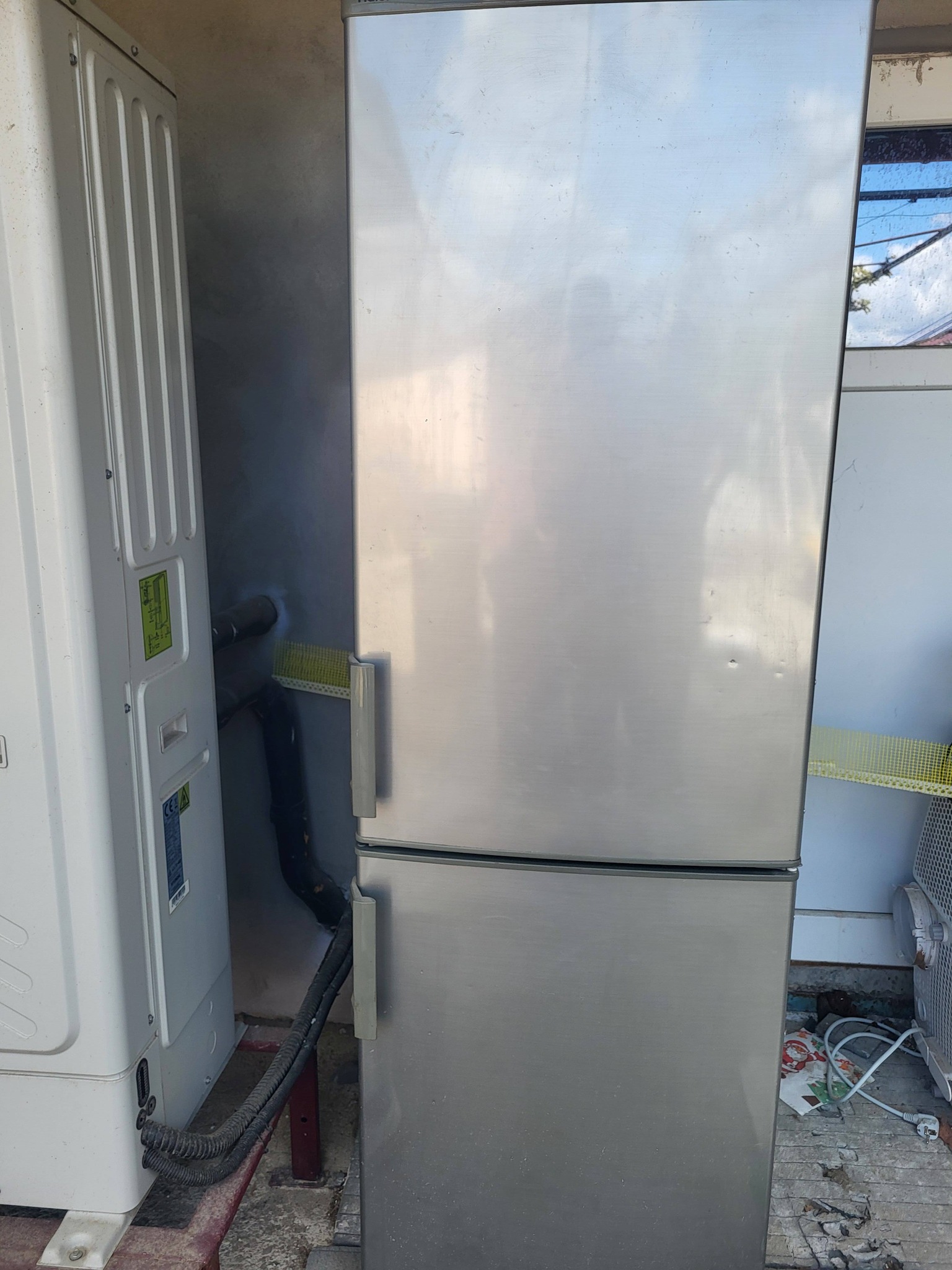 Frigider cu congelator inox – ideal pentru apartament, pensiune, fast-food sau spatiu HoReCa