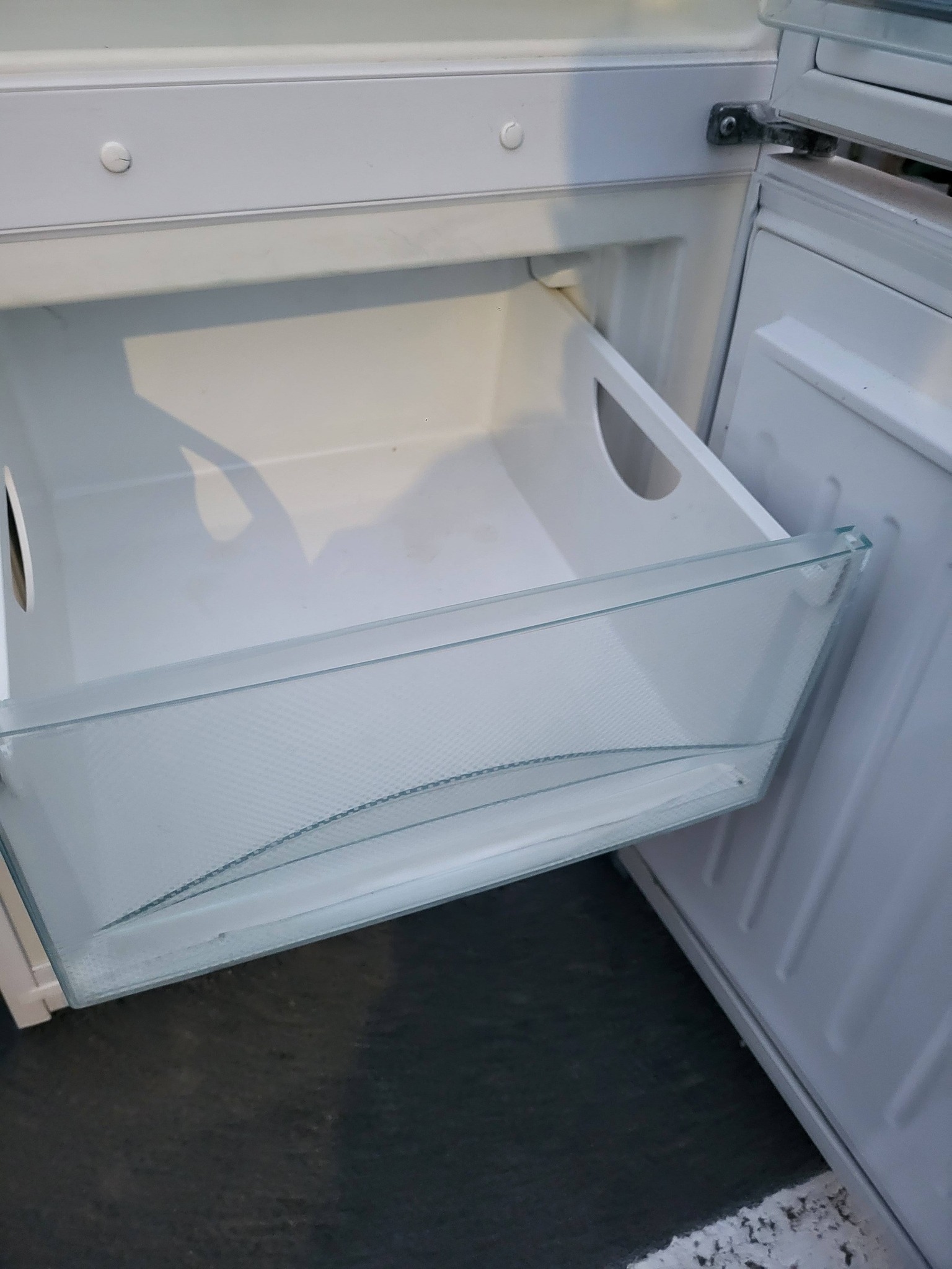 Frigider Miele cu congelator – calitate premium, ideal pentru casa sau HoReCa - Imagine 2
