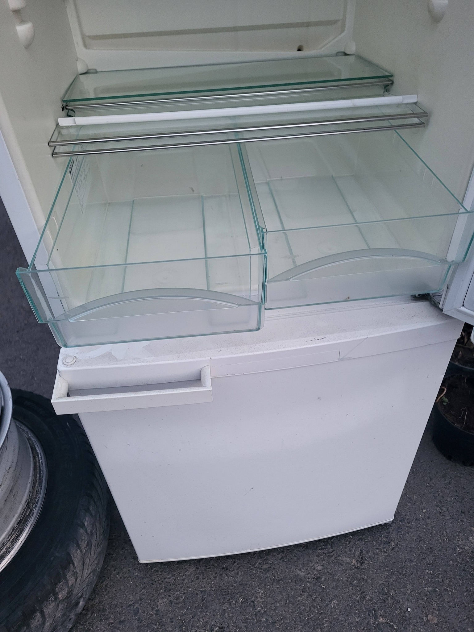 Combina frigorifica Miele – frigider premium cu congelator, perfecta pentru casa sau pensiune