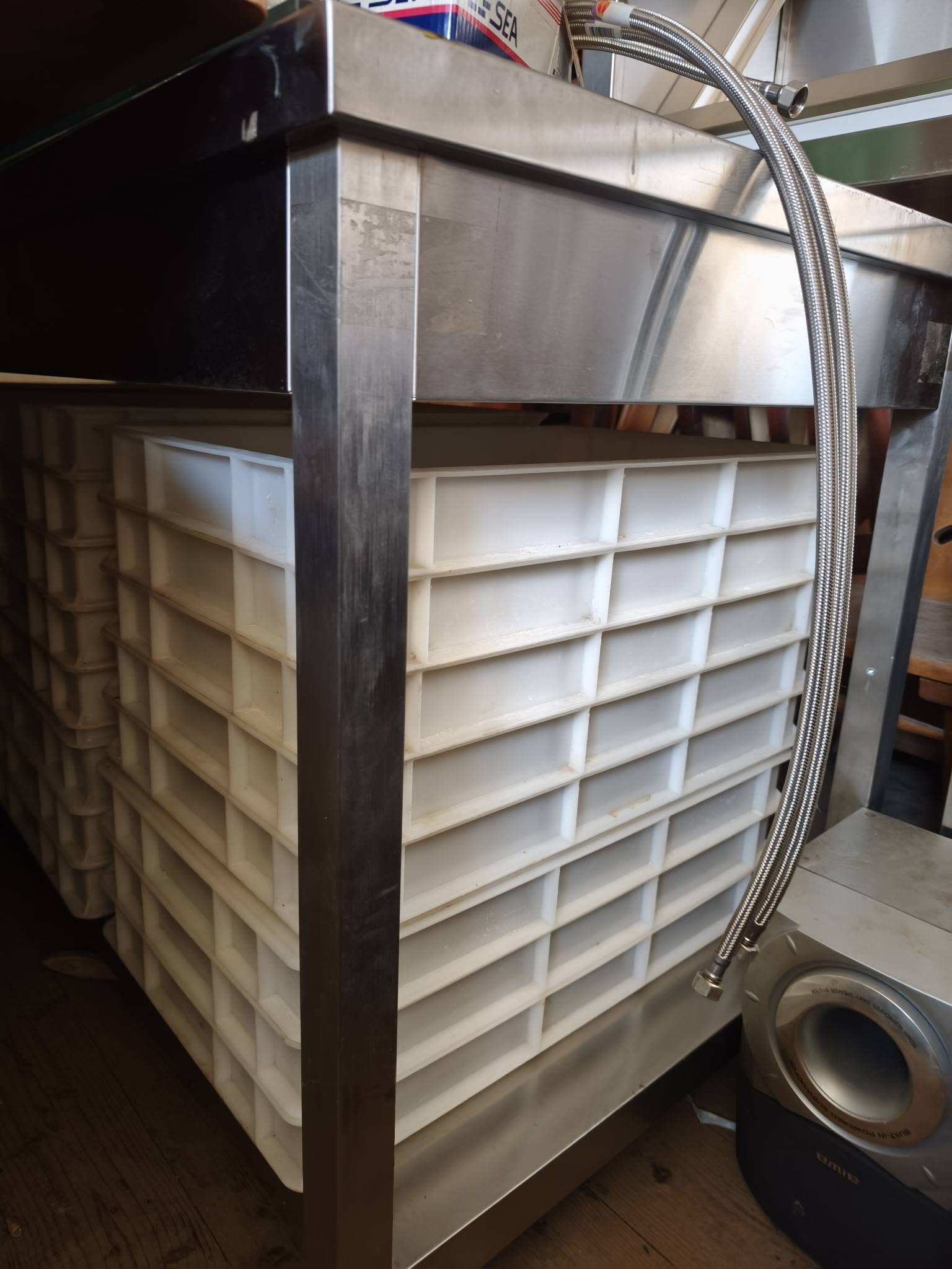 Masa inox cu spalator profesional si lada depozitare – HoReCa - Imagine 2