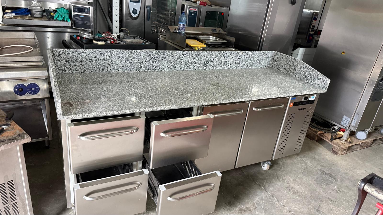 Masa frigorifica pizza blat Ganit cu 4 sertare si 2 uși 2200x750x900h Gram