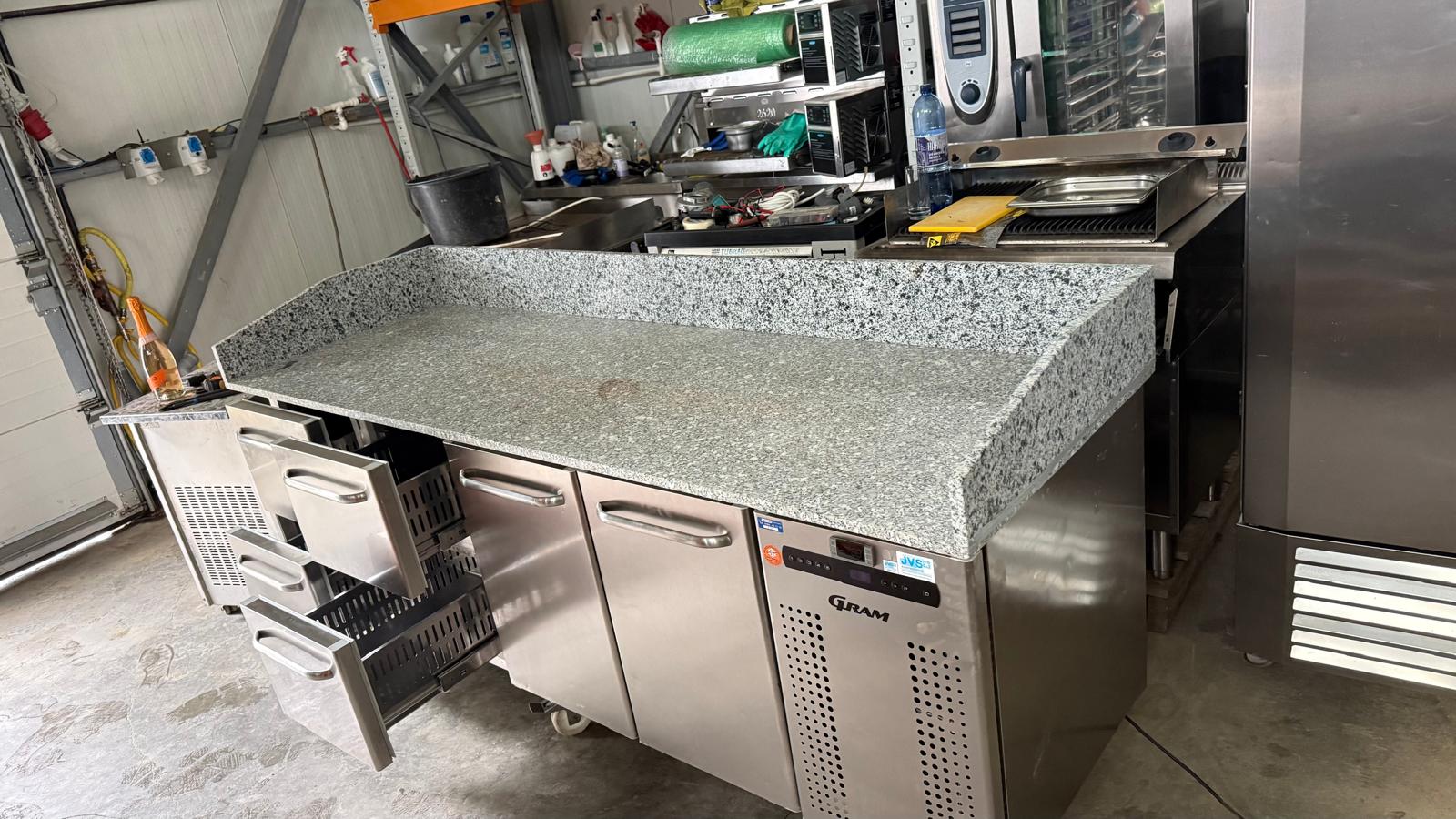 Masa frigorifica pizza blat Ganit cu 4 sertare si 2 uși 2200x750x900h Gram - Imagine 3