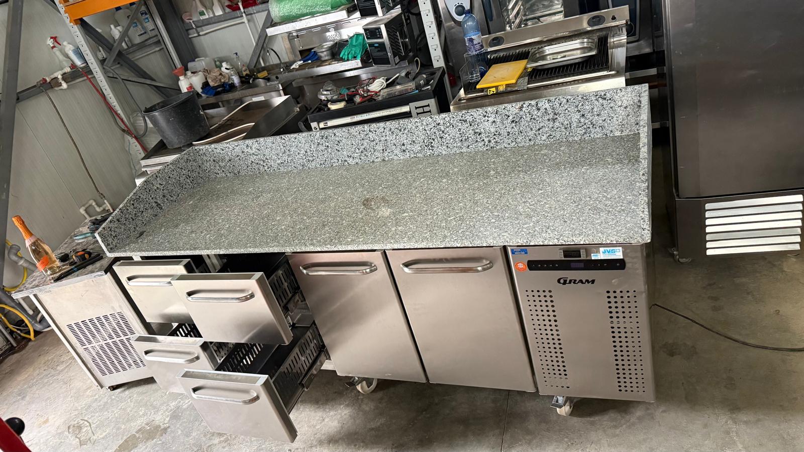 Masa frigorifica pizza blat Ganit cu 4 sertare si 2 uși 2200x750x900h Gram - Imagine 4
