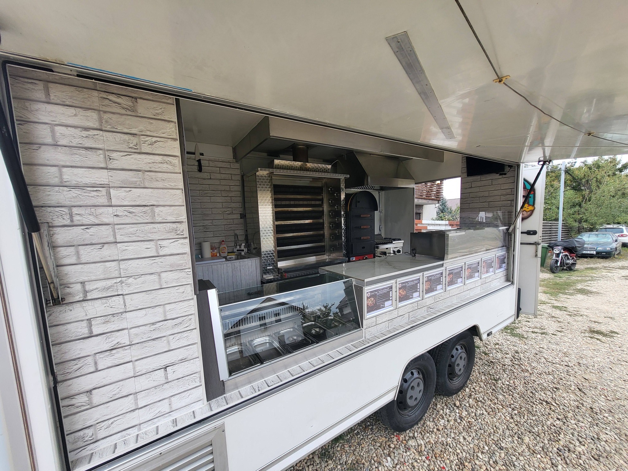 Food Truck profesional complet echipat + afacere la cheie – street food premium - Imagine 2