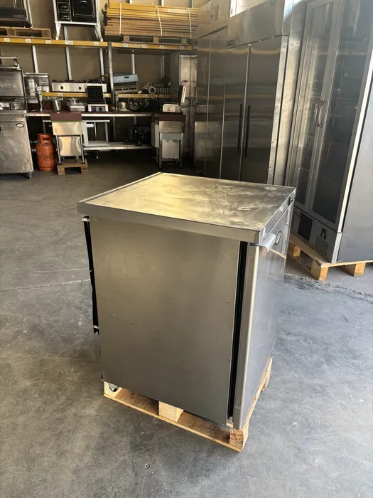 Frigider Profesional pentru Bar Foster – Refrigerare Fiabila pentru HoReCa - Imagine 2