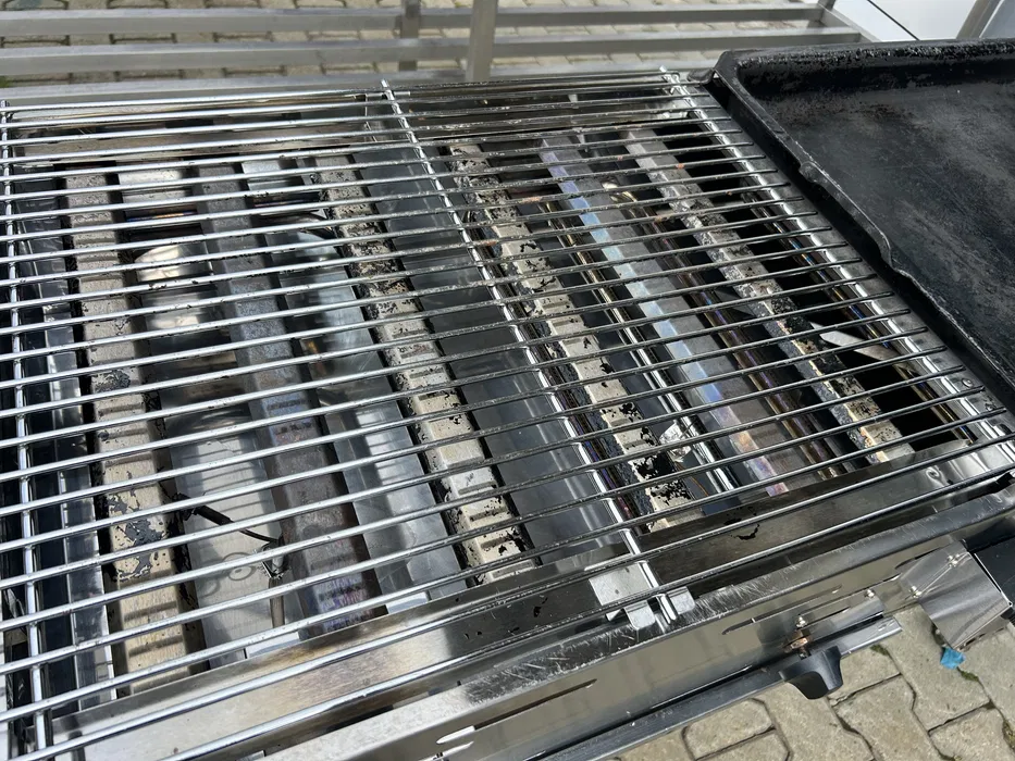 Gratar Profesional pe Gaz cu Plita din Fonta – 4 Arzatoare, Inox