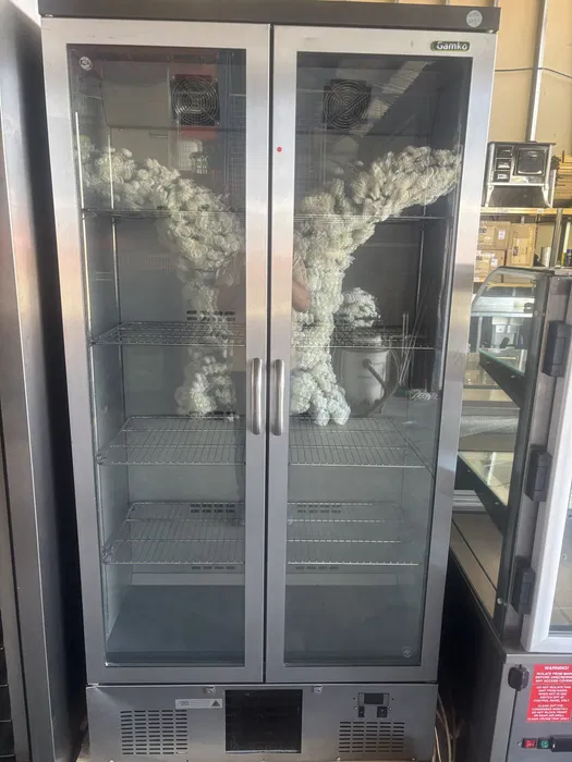 Vitrina Frigorifica Profesionala cu 2 Usi din Sticla – Ideala pentru Bauturi si Produse Refrigerate - Imagine 3