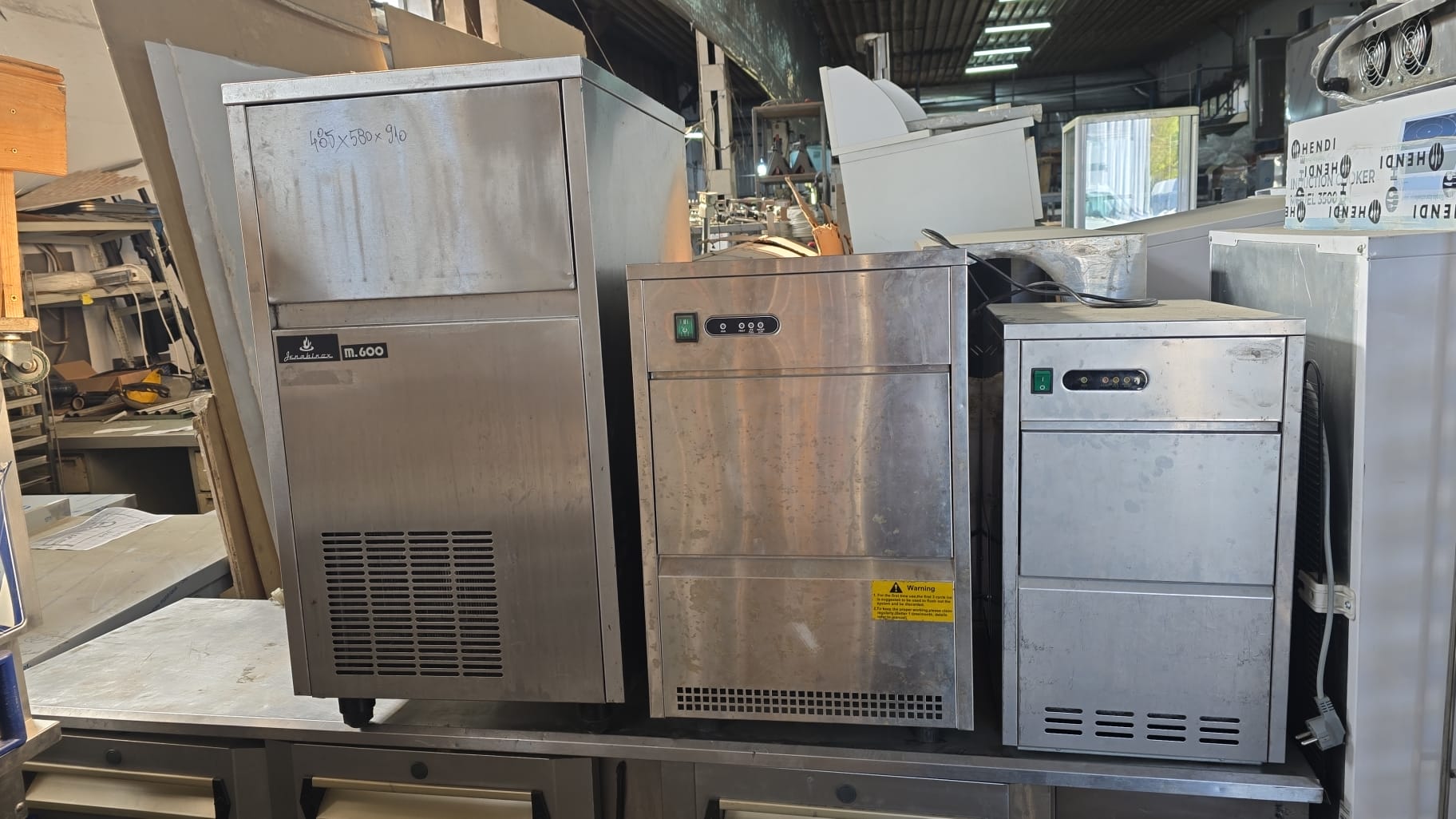 Masina Cuburi de Gheata Profesionala MAXIMA Ice Maker 24 R - SH, Stare Foarte Buna