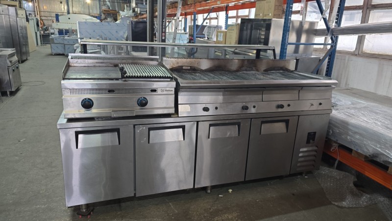 Gratar Profesional pe Gaz L700 cu Placa Neteda si Roca Vulcanica - SH, Stare Buna