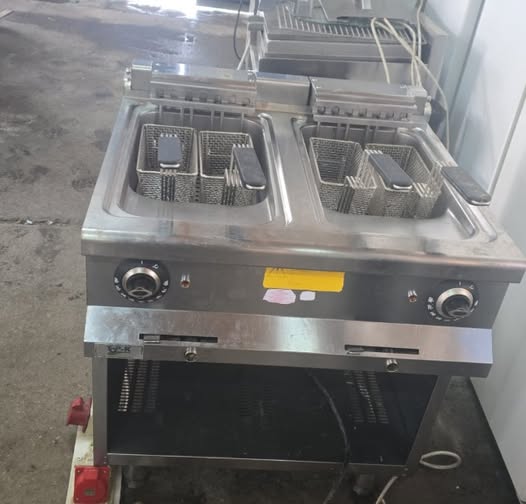 Friteuza Profesionala Electrica cu 2 Cuve pe Suport - Linia 700 - SH, Stare Foarte Buna