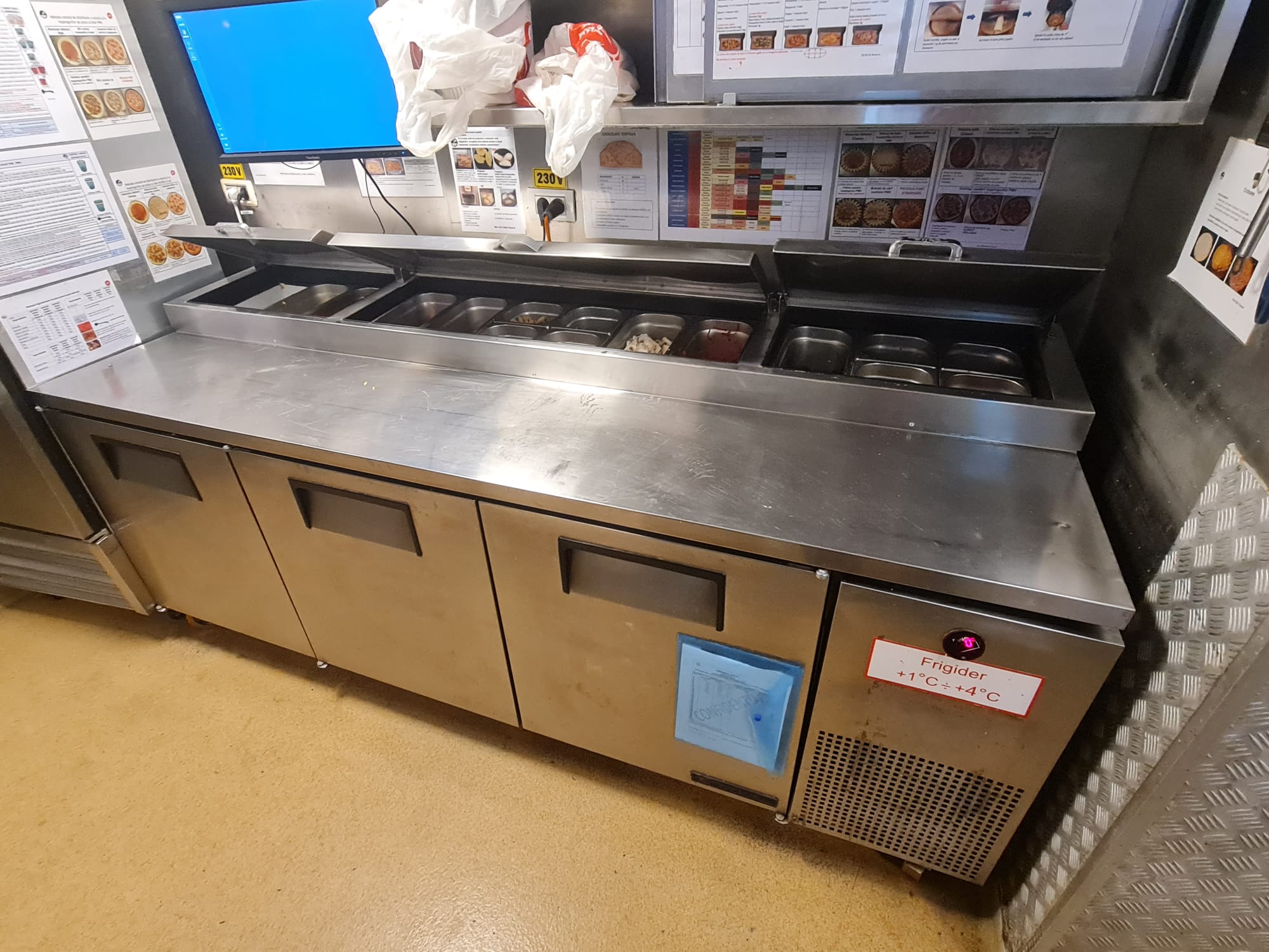 Masa Rece Profesionala cu 3 Usi si Spatiu Refrigerat pentru GN-uri - SH, Stare Foarte Buna