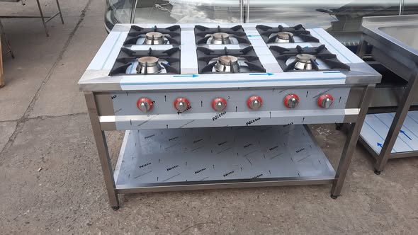 Aragaz Profesional pe Gaz cu 6 Arzatoare si Suport Inox – 45 kW, Norma CE