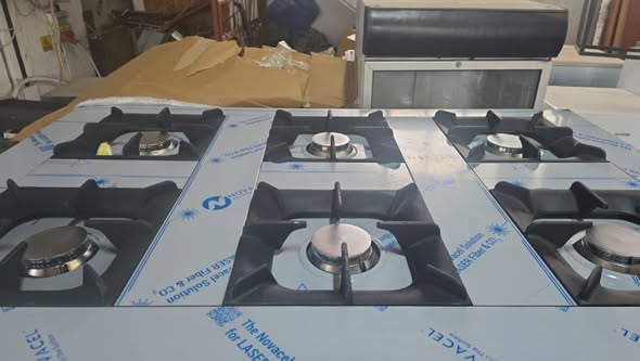 Aragaz Profesional pe Gaz cu 6 Arzatoare si Suport Inox – 45 kW, Norma CE - Imagine 3