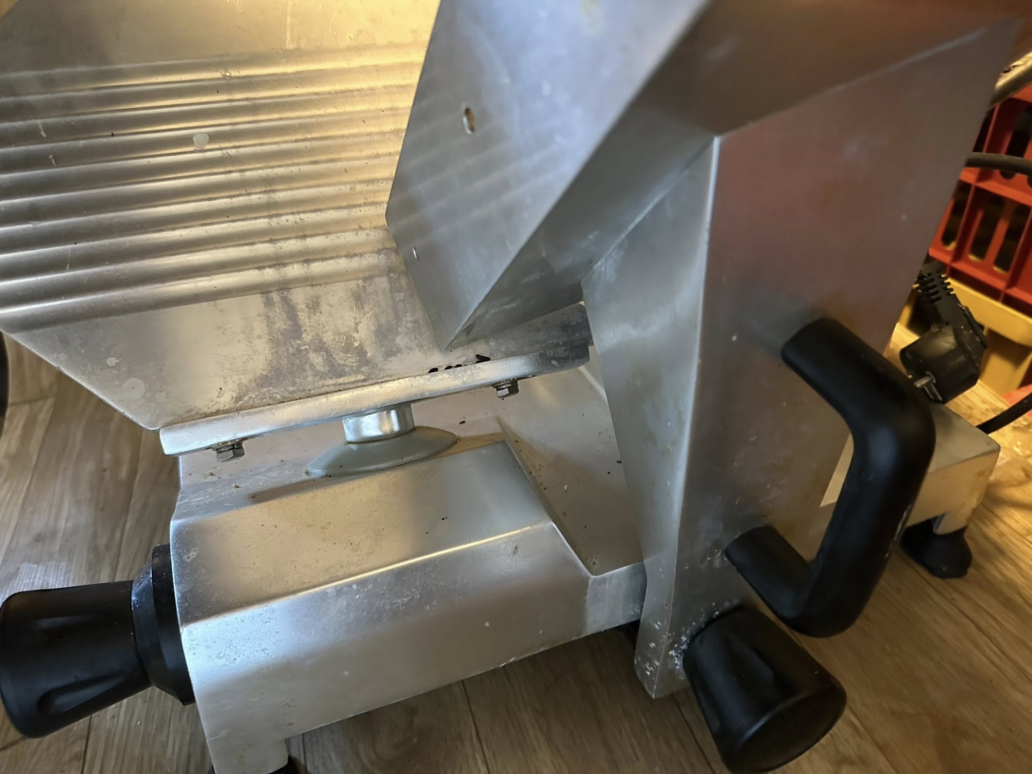 Feliator Profesional Mezeluri si Branzeturi HoReCa – Utilaj Comercial SH
