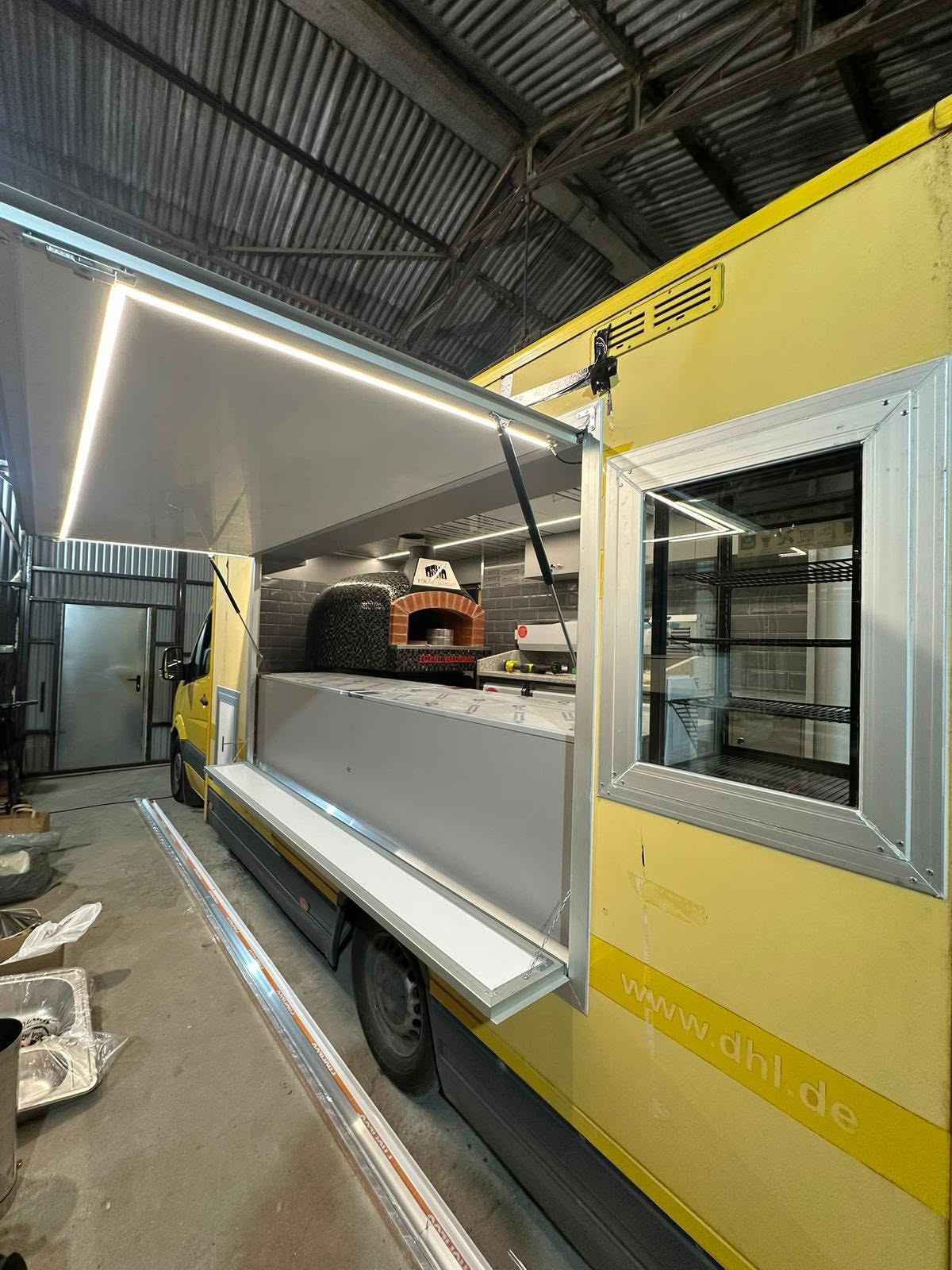 Food Truck Pizza Premium Complet Echipat - Investitie Inteligenta pentru Festivaluri si Evenimente - Imagine 3