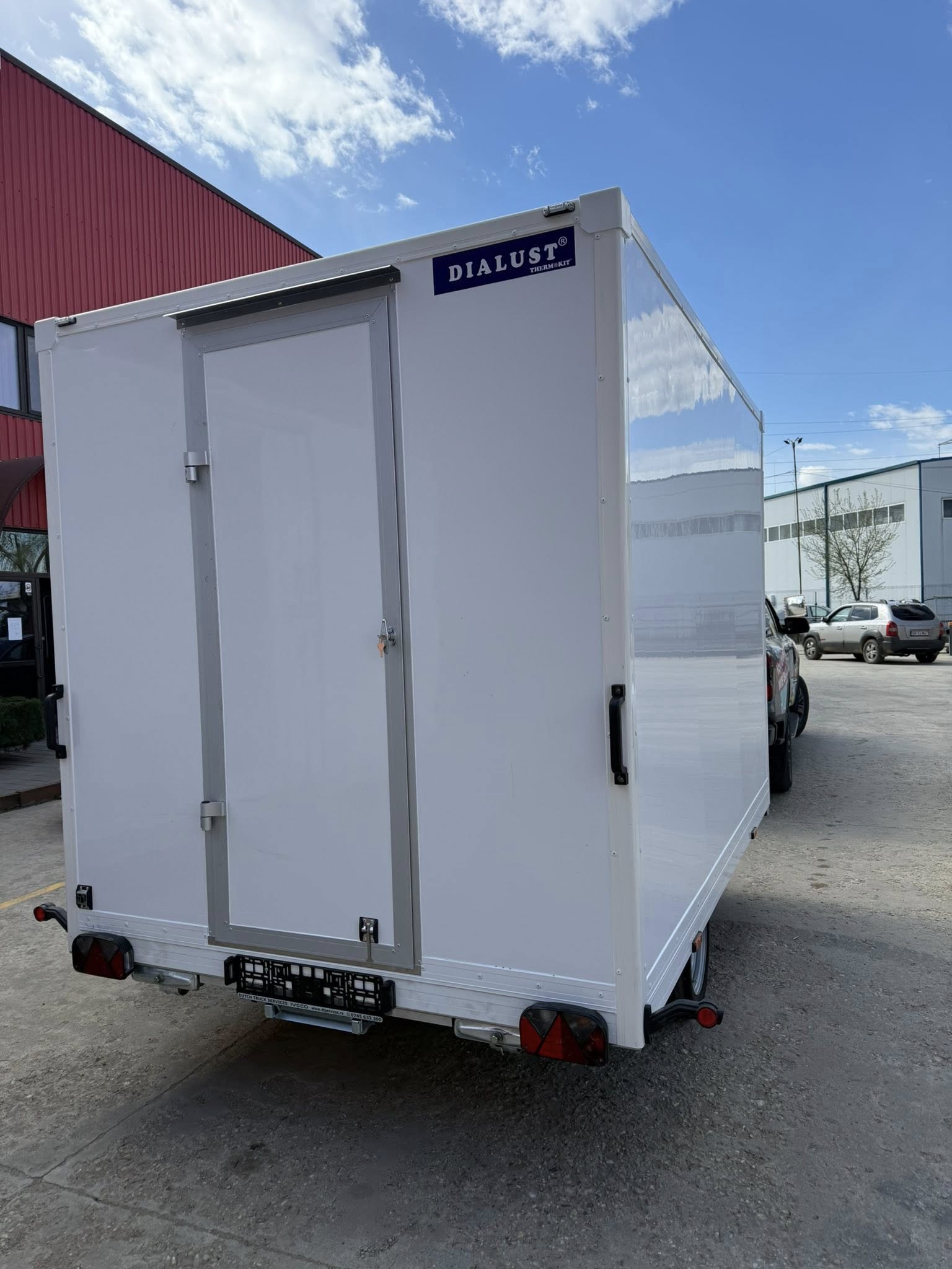 Productie Proprie HoReCa - Mobilier, Structuri Metalice, Food Truck-uri si Echipamente Profesionale
