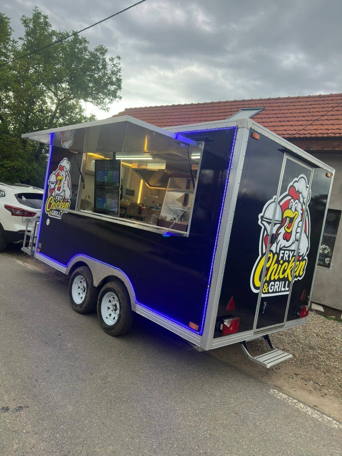 Food Truck Profesional Complet Echipat - Afacere la Cheie pentru Festivaluri si Evenimente