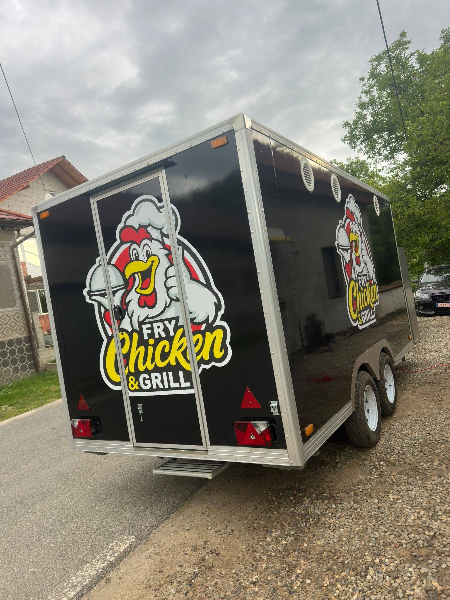 Food Truck Profesional Complet Echipat - Afacere la Cheie pentru Festivaluri si Evenimente - Imagine 3