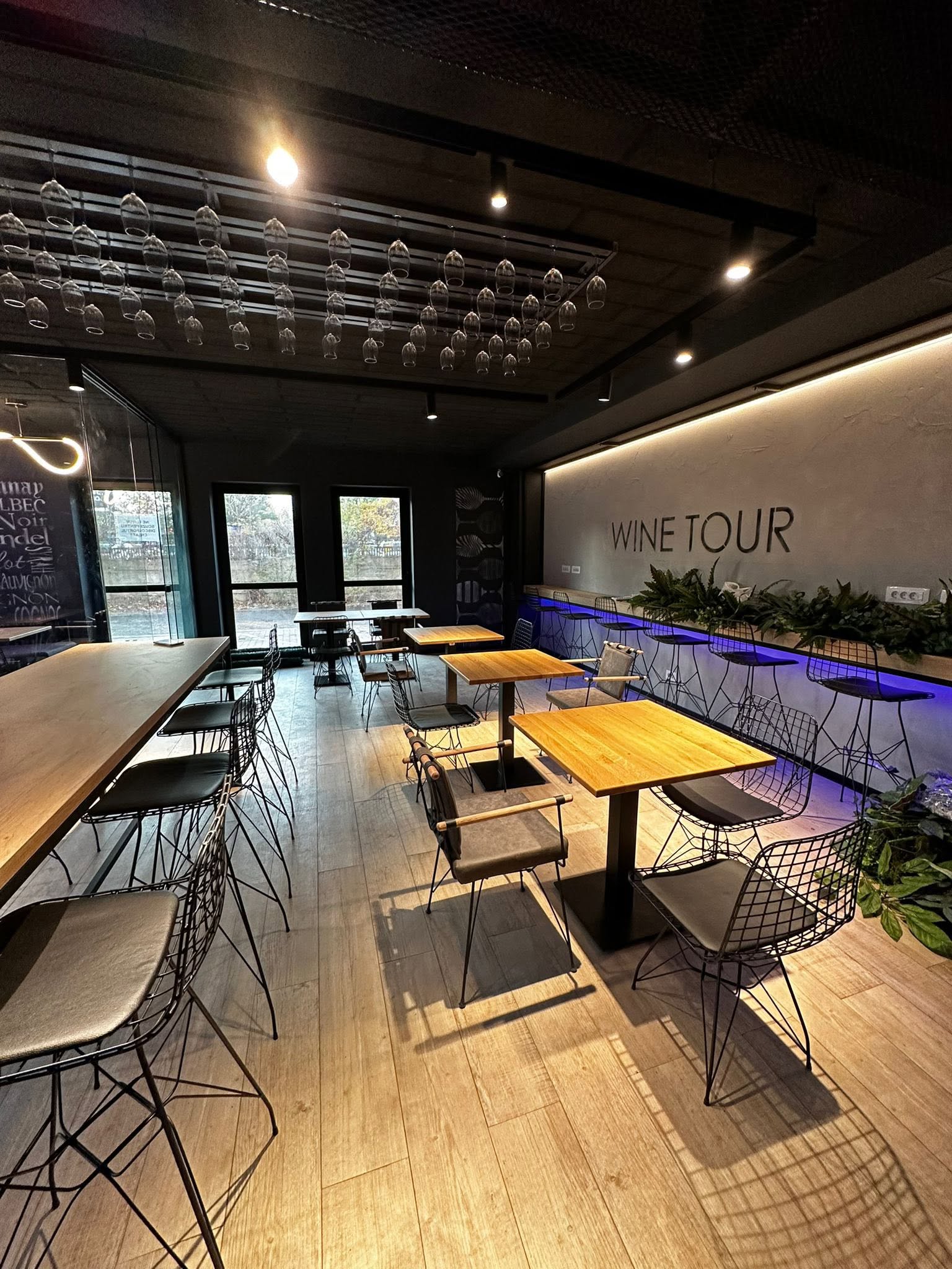 Mobilier HoReCa Stark Nou – Set Complet pentru Restaurant, Cafenea, Bar sau Terasa scaune mese blat