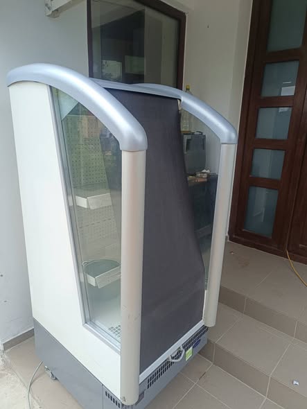 Vitrine Frigorifice Profesionale cu Perdea de Aer Rece – 20 Bucati Disponibile - Imagine 3