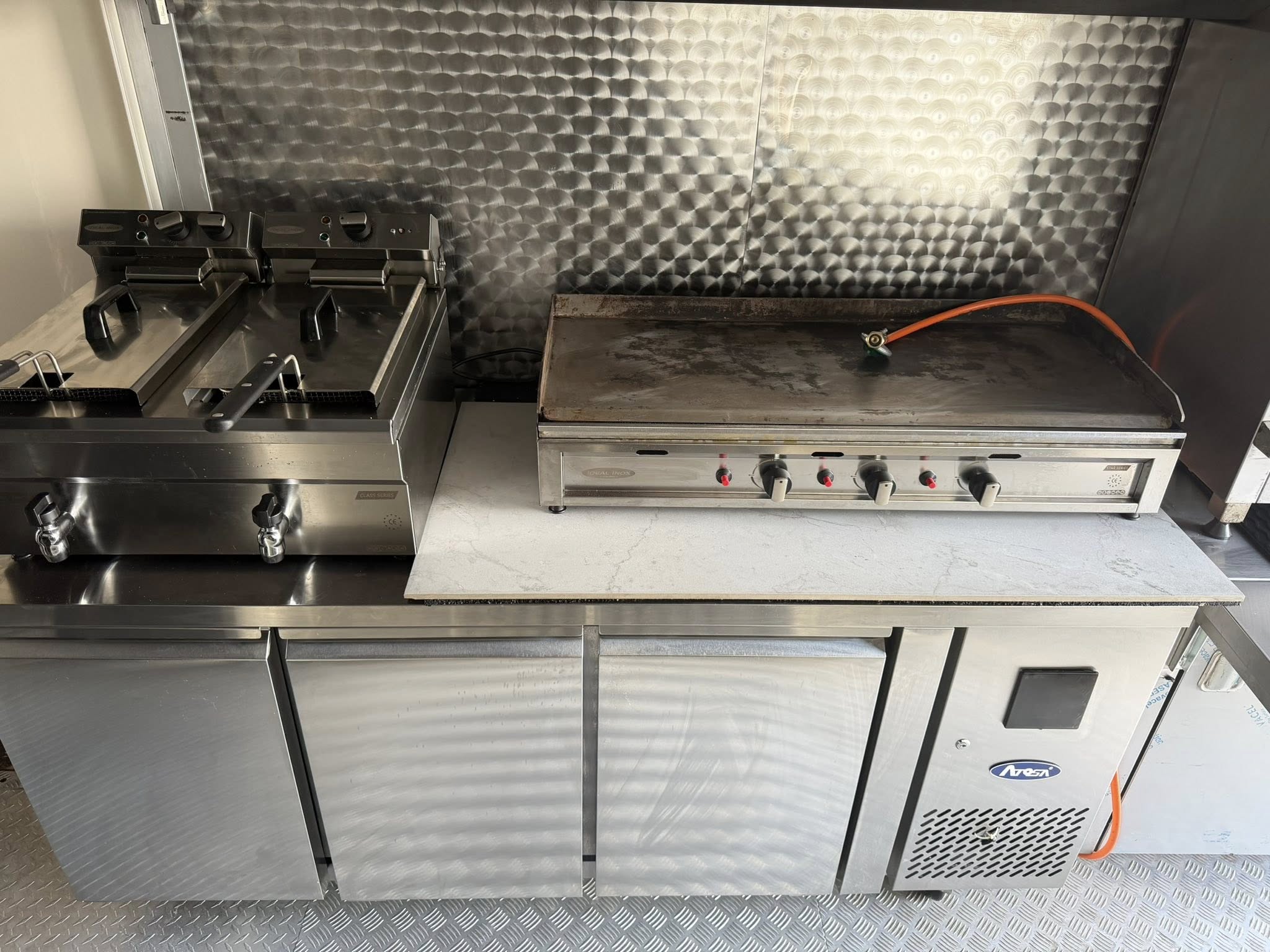 Food Truck Premium pe Iveco Daily – Complet Echipat pentru Profit din Prima Zi - Imagine 5
