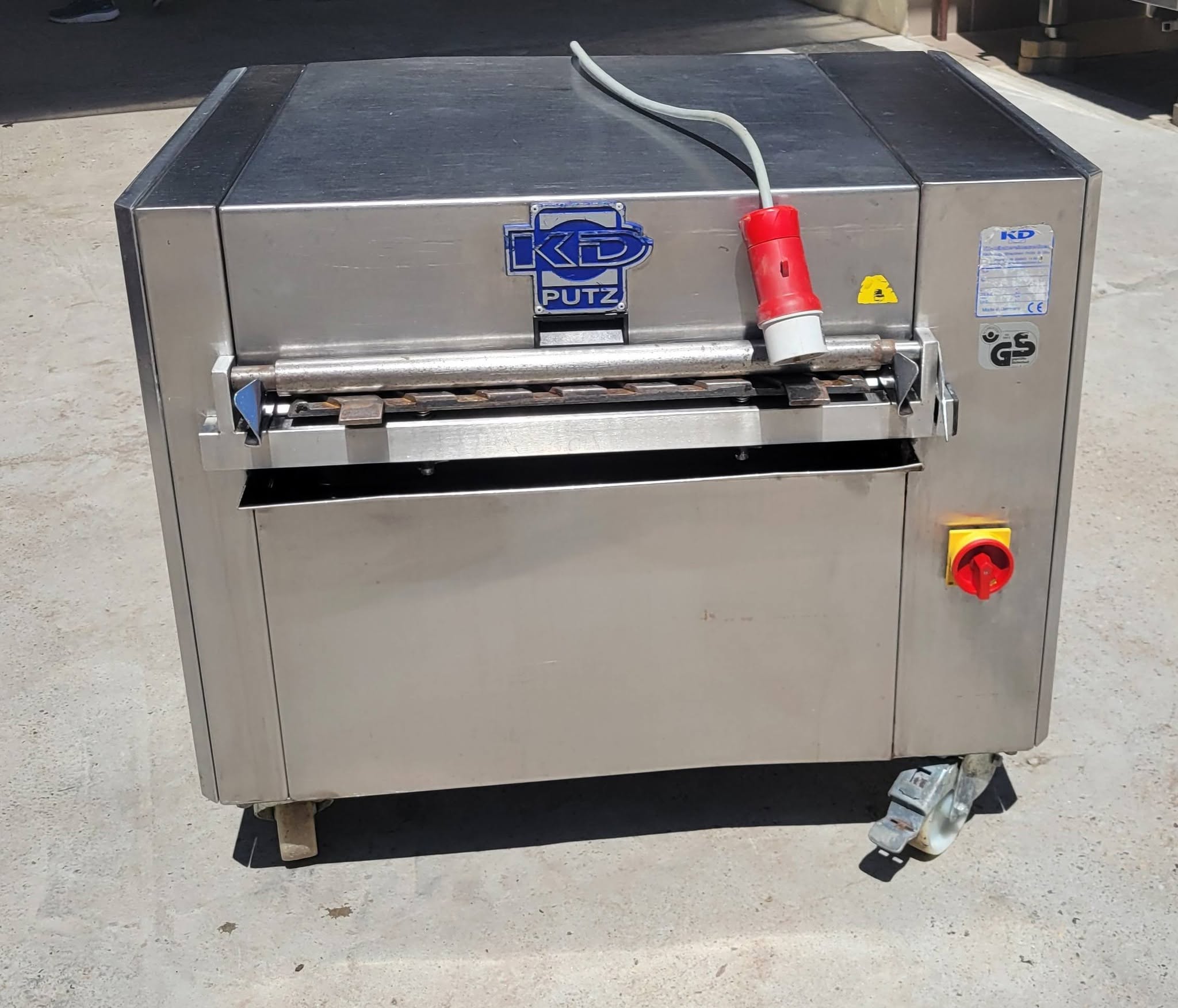 Masina de curatat tavi industriale KD-Putz din inox – pentru brutarii si patiserii