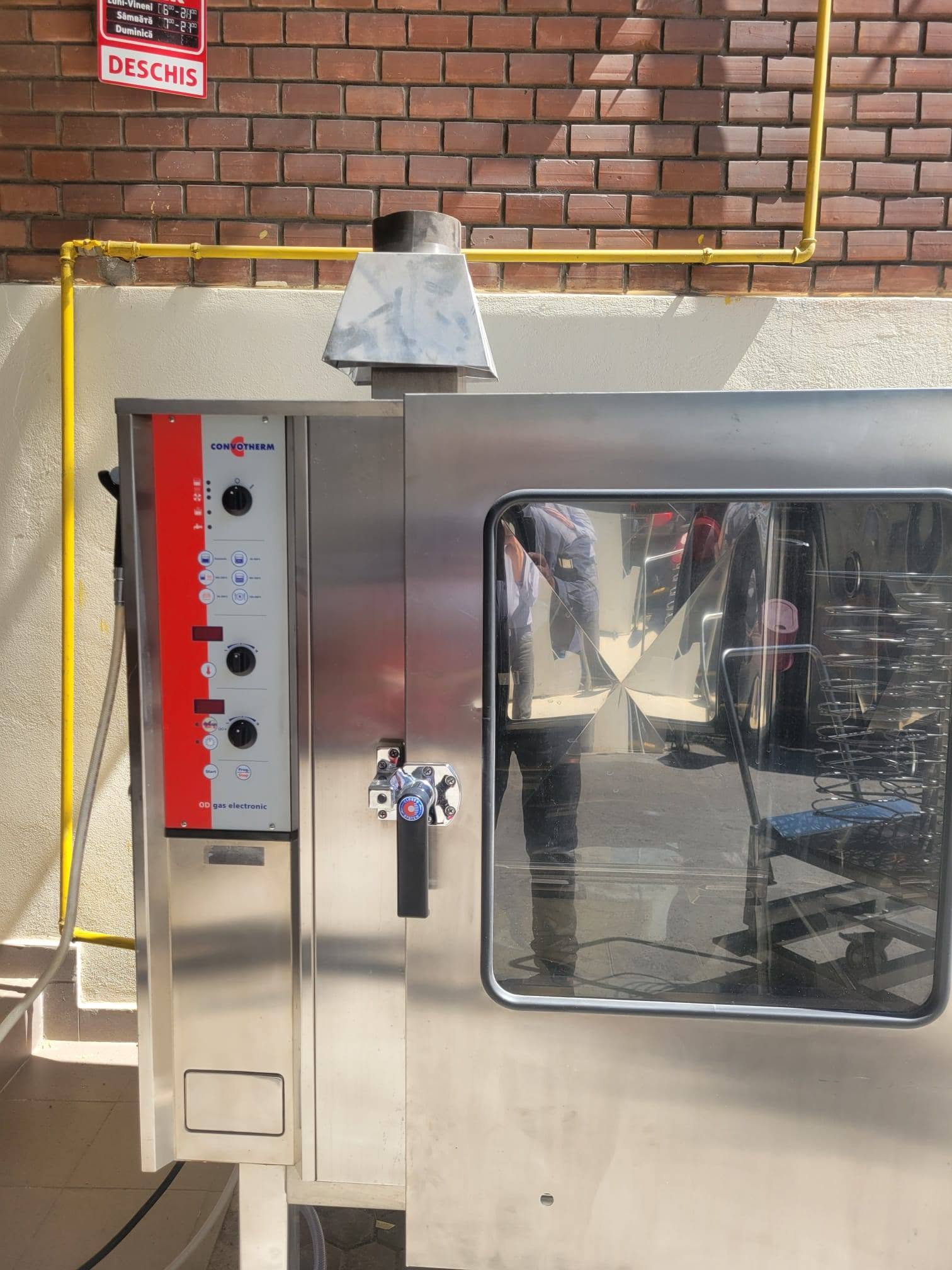 Cuptor profesional Convotherm pe gaz cu carucior mobil – capacitate mare pentru HoReCa