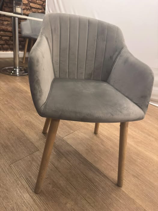 Vand scaune tapitate pentru restaurant – 17 bucati disponibile | Mobilier HoReCa second-hand