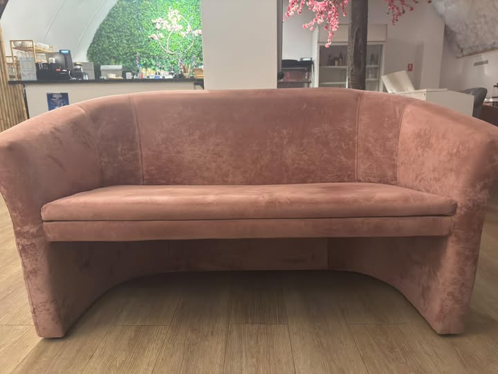 Canapele Velvet Roz pentru Cafenea, Lounge sau Beauty Cafe – Design Modern