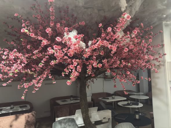 Copac Decorativ Sakura 2.5 m – Element Spectaculos pentru Restaurant, Cafenea sau Evenimente