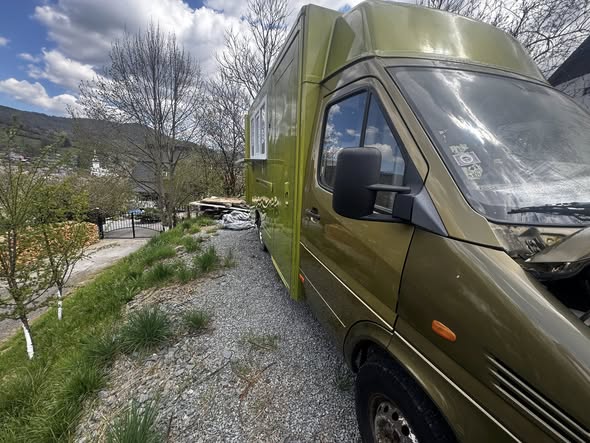 Food Truck Mercedes Sprinter Complet Echipat – Afacere la Cheie pentru HoReCa4 80 93 - Imagine 2
