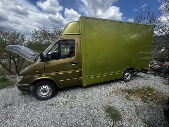 Food Truck Mercedes Sprinter Complet Echipat – Afacere la Cheie pentru HoReCa4 80 93 - Imagine 3