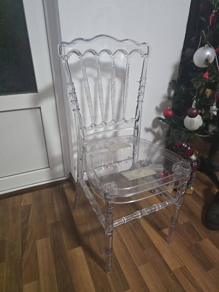 Scaune Chiavari Napoleon Transparente – Set Complet 120 Bucati pentru Evenimente