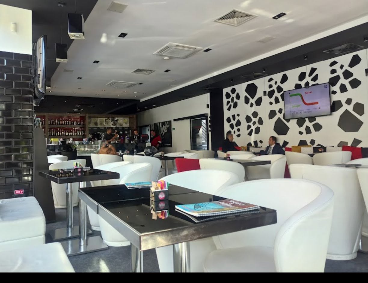 Fotolii Lounge si Mese cu Sticla Antisoc pentru Cafenea, Bar sau Restaurant - Imagine 2