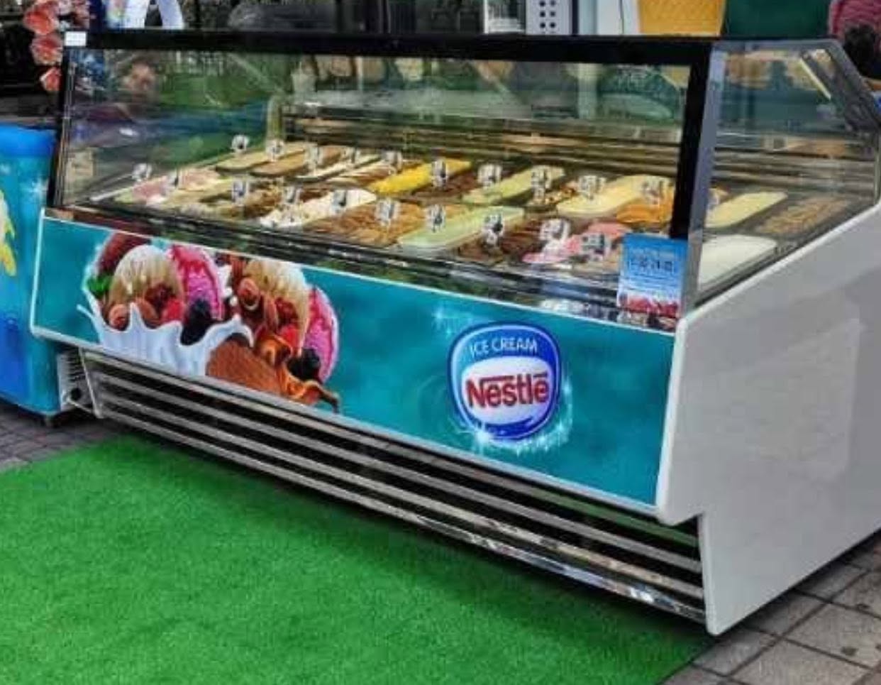 Vitrina Frigorifica pentru Inghetata Artizanala – Ventilata, Capacitate Mare de Expunere - Imagine 2
