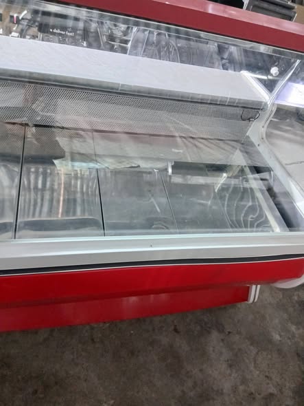 Vitrine frigorifice orizontale pentru mezeluri – diferite dimensiuni disponibile