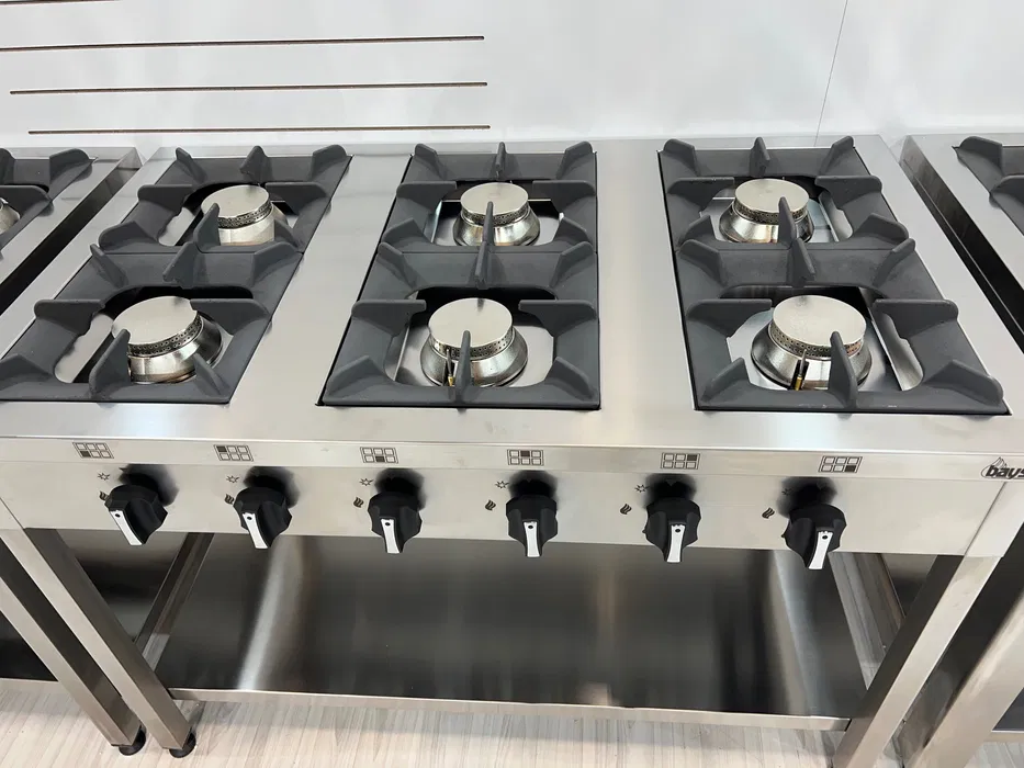 Aragaz Profesional cu Cuptor pe Gaz – 4 Arzatoare | Capacitate 3 Tavi 40x60 | Produs Nou