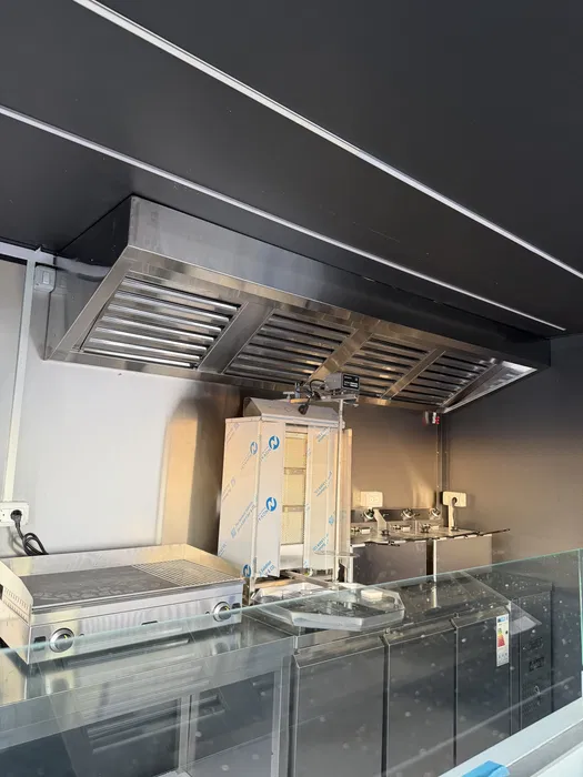 Rulota Fast Food Profesionala 4 Metri Complet Echipata pentru Shaorma, Kebab, Burger si Grill - Imagine 3