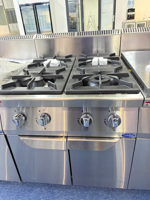 Aragaz profesional 4 ochiuri pe gaz – linia 700, echipament nou cu garantie