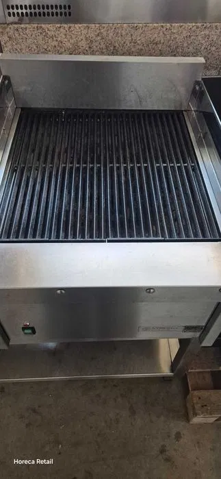 Grill profesional pe gaz cu roca vulcanica Synergy – ideal pentru restaurante, steakhouse si catering - Imagine 2