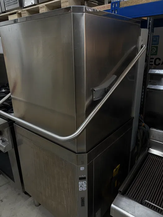 Masina Profesionala de Spalat Vase cu Capota Electrolux - Imagine 2