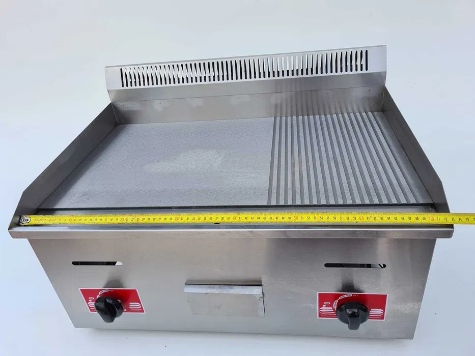 Grill profesional pe gaz cu plita neteda si striata, GPL sau gaz natural, 730x520 mm