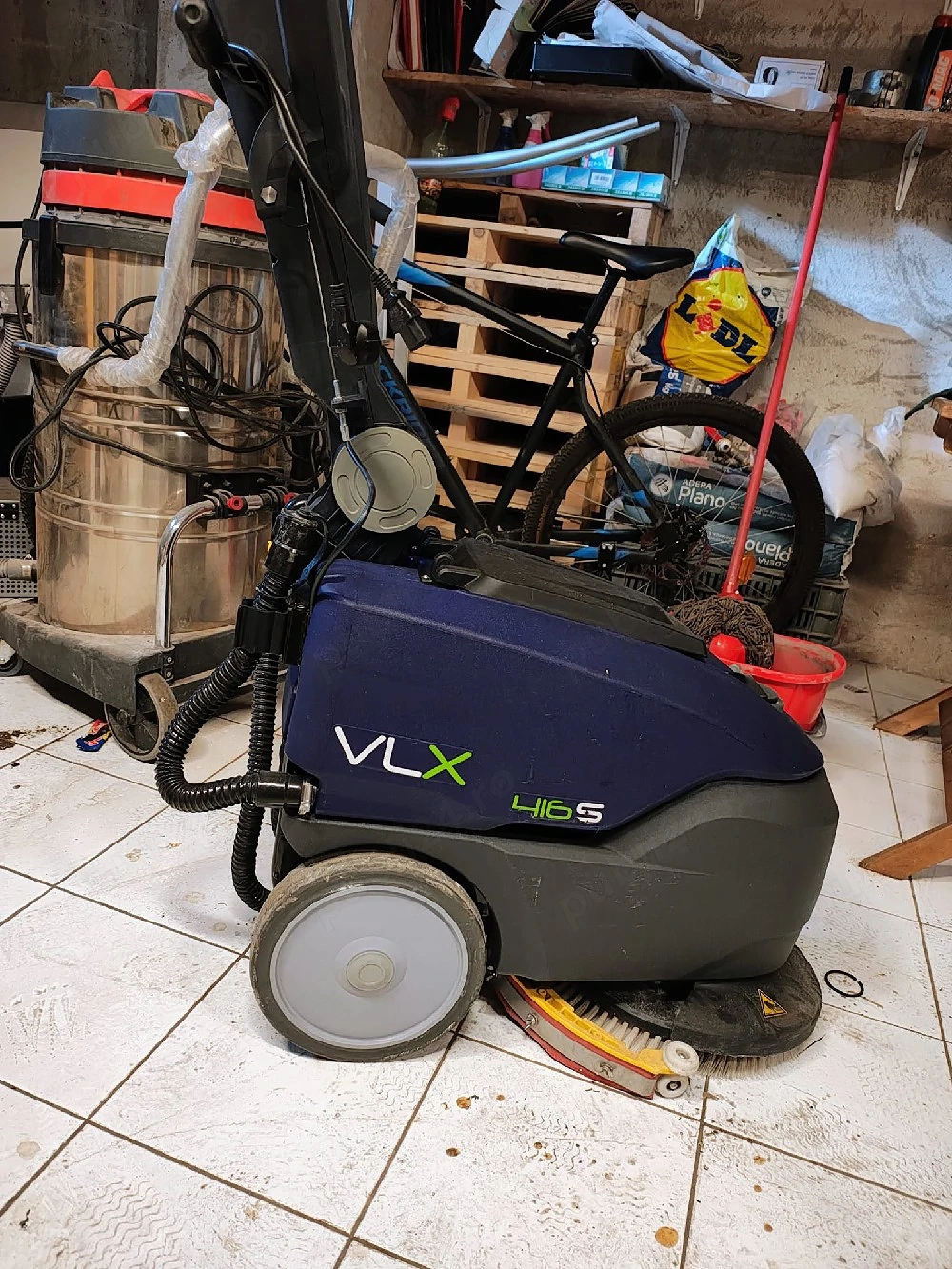 Masina Profesionala de Spalat si Aspirat Pardoseli VLX cu Acumulator – Compacta si Eficienta