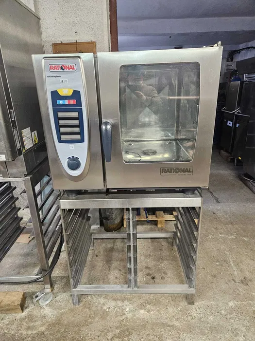 Cuptor Rational SCC 6 Tavi pe Gaz cu Suport – Cuptor Combi Profesional pentru Restaurante si Catering