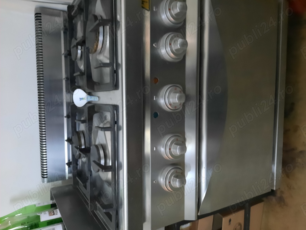Aragaz profesional 4 ochiuri pe gaz cu cuptor, inox, ideal pentru restaurante si fast-food