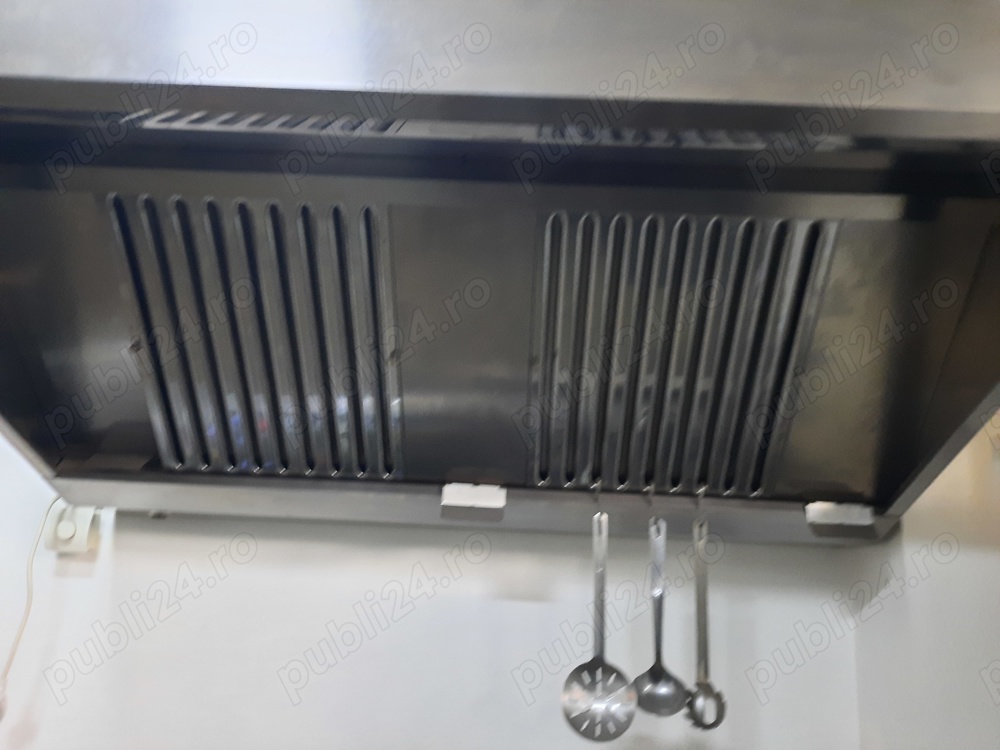 Hota profesionala inox cu filtre antigrasimi, ideala pentru restaurante si fast-food