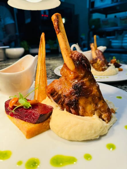Ciolan de Miel Confiat in Untura de Rata - Produs Premium pentru Restaurante, Hoteluri si Evenimente